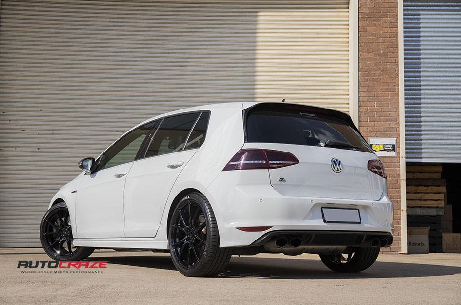 VOLKSWAGEN-GOLF-VENOM-GLOSS-BLACK